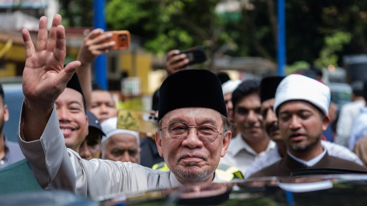 Political heavyweights converge on Johor as campaign intensity peaks ahead of election