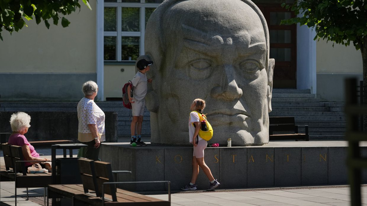 Estonia catalogs Soviet-era art to understand complex heritage beyond symbols of occupation