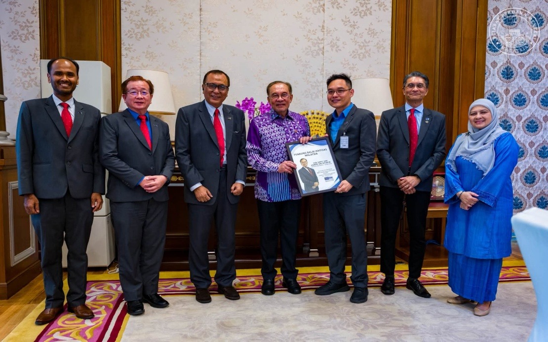 AI Skills and Professional Development Take Centre Stage as PM Anwar Meets Malaysian Professional Centre