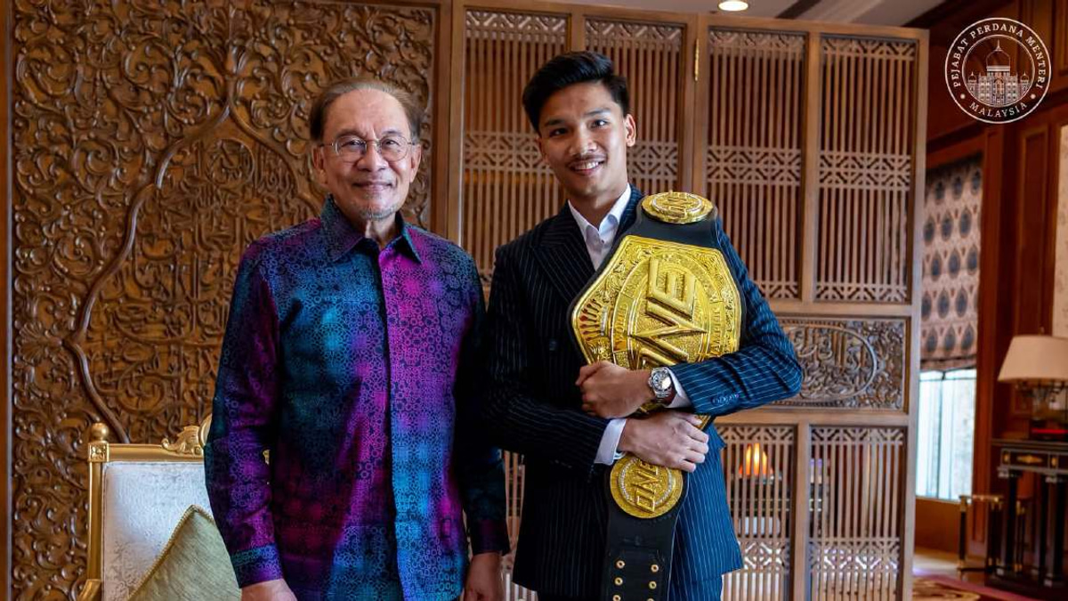 Anwar Ibrahim Hails Aliff Rakib's Historic ONE Muay Thai Championship Victory