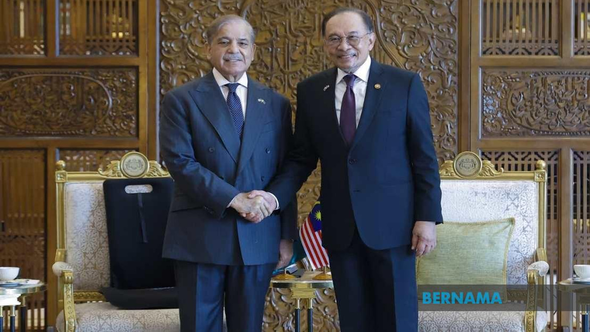 Pakistani PM Extends Well-Wishes to Anwar Ibrahim Following Medical Procedure