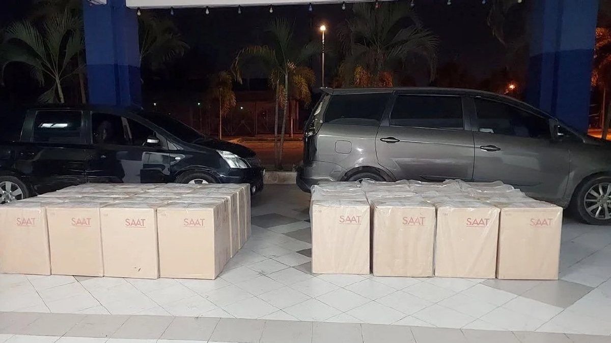 Police nab smuggler with RM813,000 worth of illicit cigarettes after highway pursuit