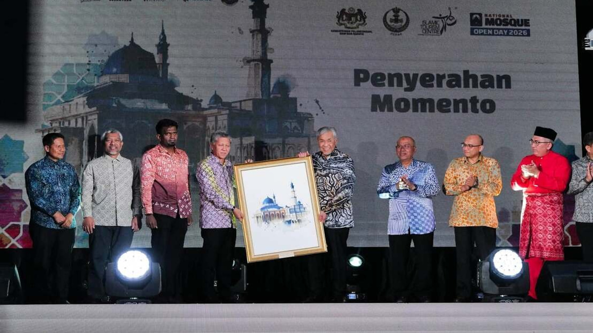 Mosques Must Be Tourism Drawcards While Remaining Centres of Faith, Says Ahmad Zahid