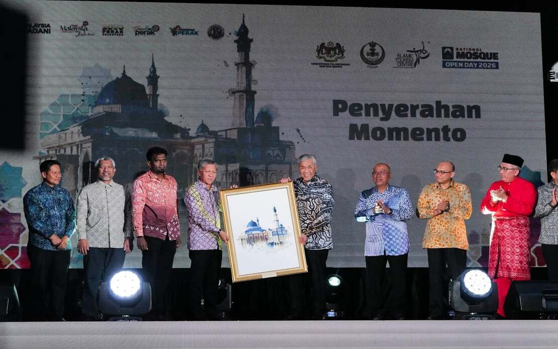 Mosques Must Be Tourism Drawcards While Remaining Centres of Faith, Says Ahmad Zahid
