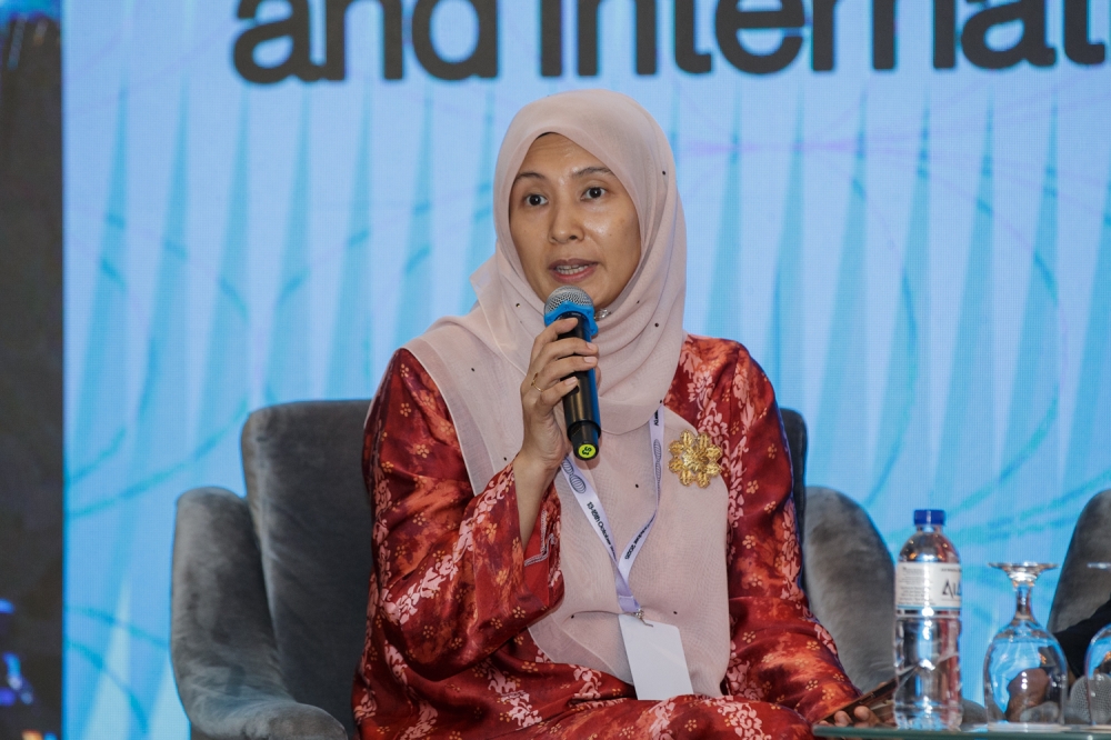 Nurul Izzah Anwar Steps Down as PKR Deputy President to Focus on Further Education