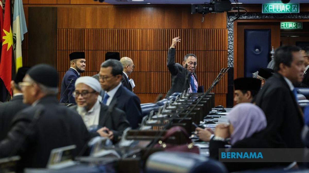 Anwar Defends Government's Tabung Haji Handling Amid Opposition Boycott