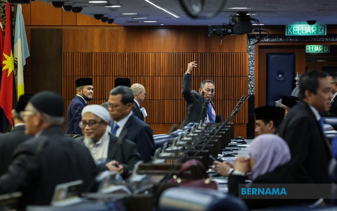 Anwar Defends Government's Tabung Haji Handling Amid Opposition Boycott