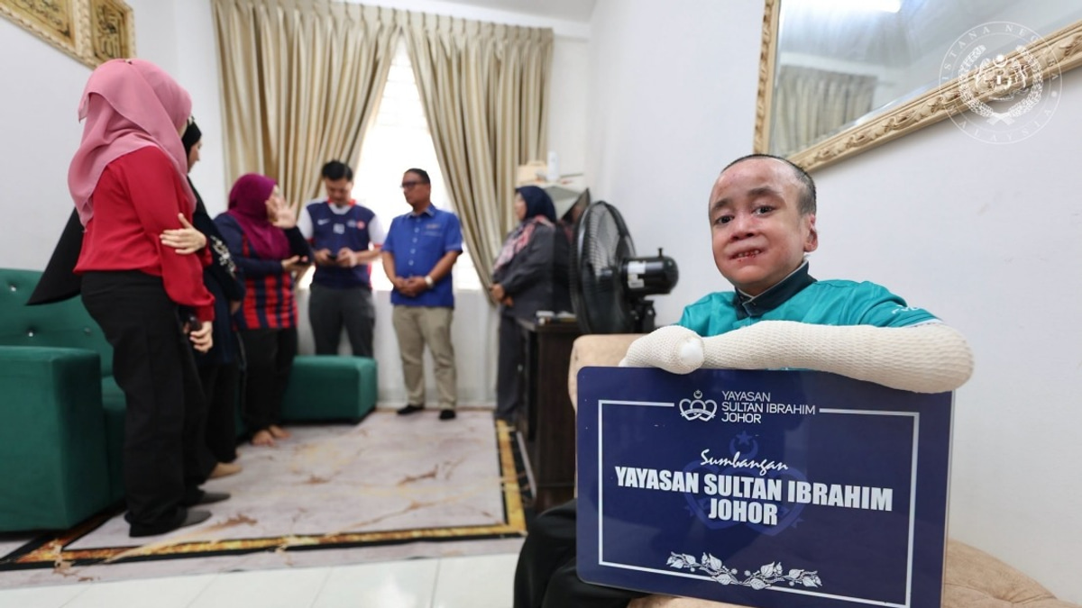Johor Foundation Extends Support to Teen Living with Rare Skin Disorder