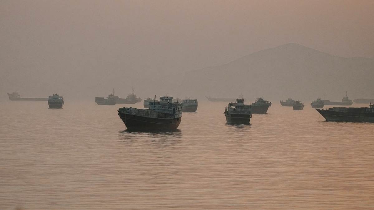 India Halts Deployment of Seafarers to Strait of Hormuz Over Attack Risks