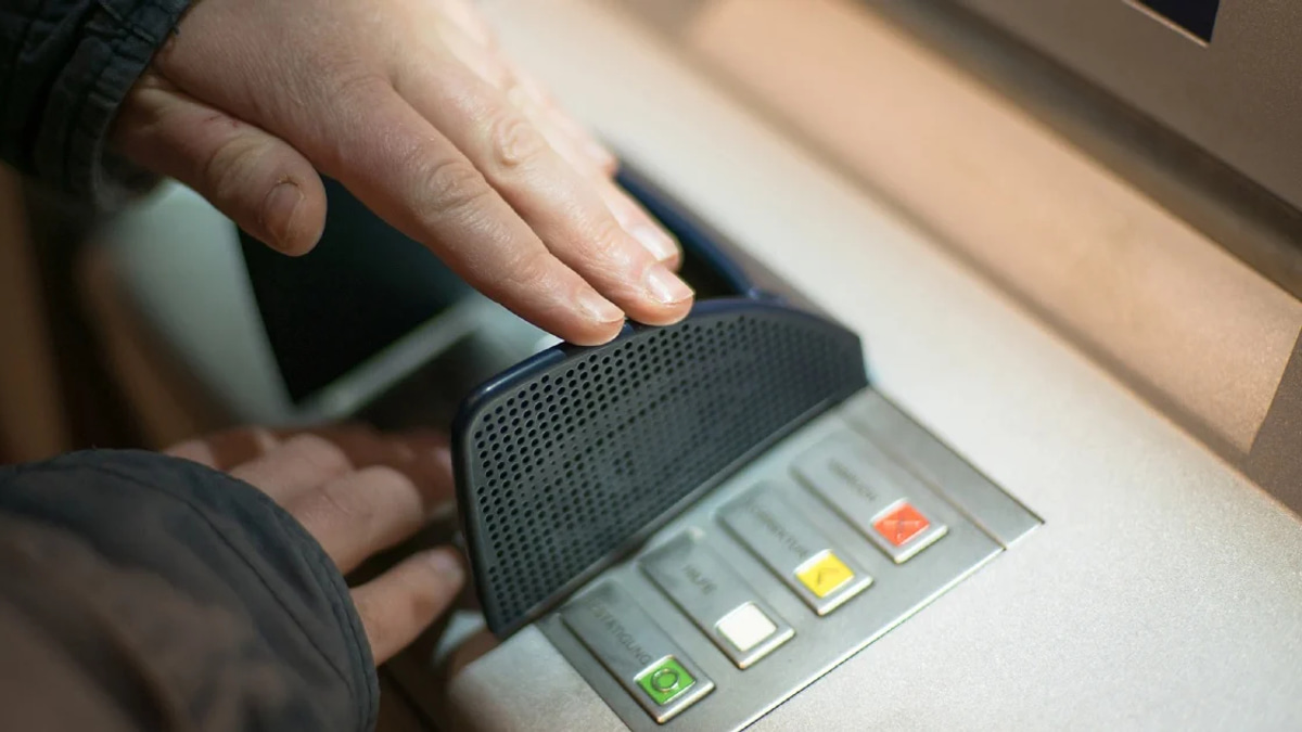 Three Malaysians Held in Singapore Within Hours of Arrival on Suspected Scam Collection Run