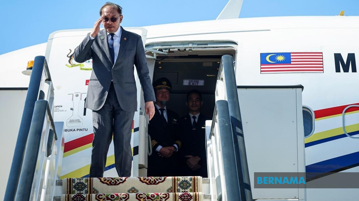 Anwar Returns from Turkmenistan Visit to Launch Penang Economic Projects