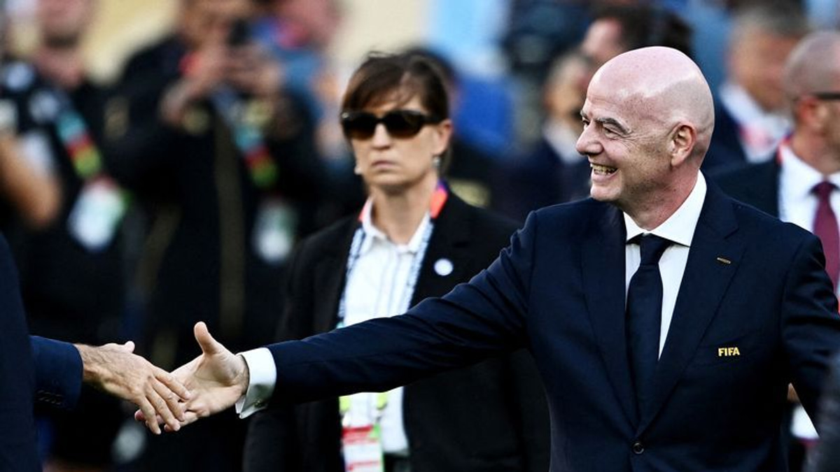 Mexico and Argentina stand by Infantino as FIFA leadership crisis deepens