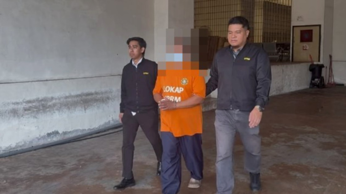 Bentong Prison Officer Arrested for Smuggling Contraband in Bribery Scheme