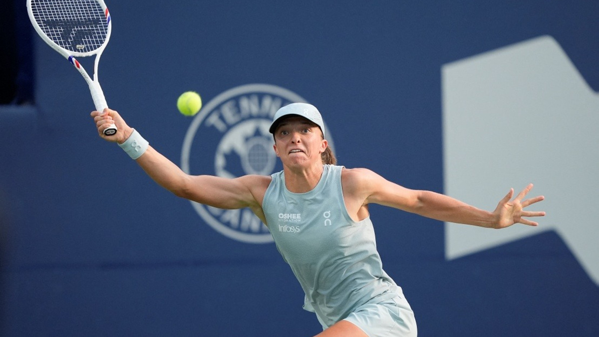Swiatek Ends Title Drought with Dominant Toronto Victory