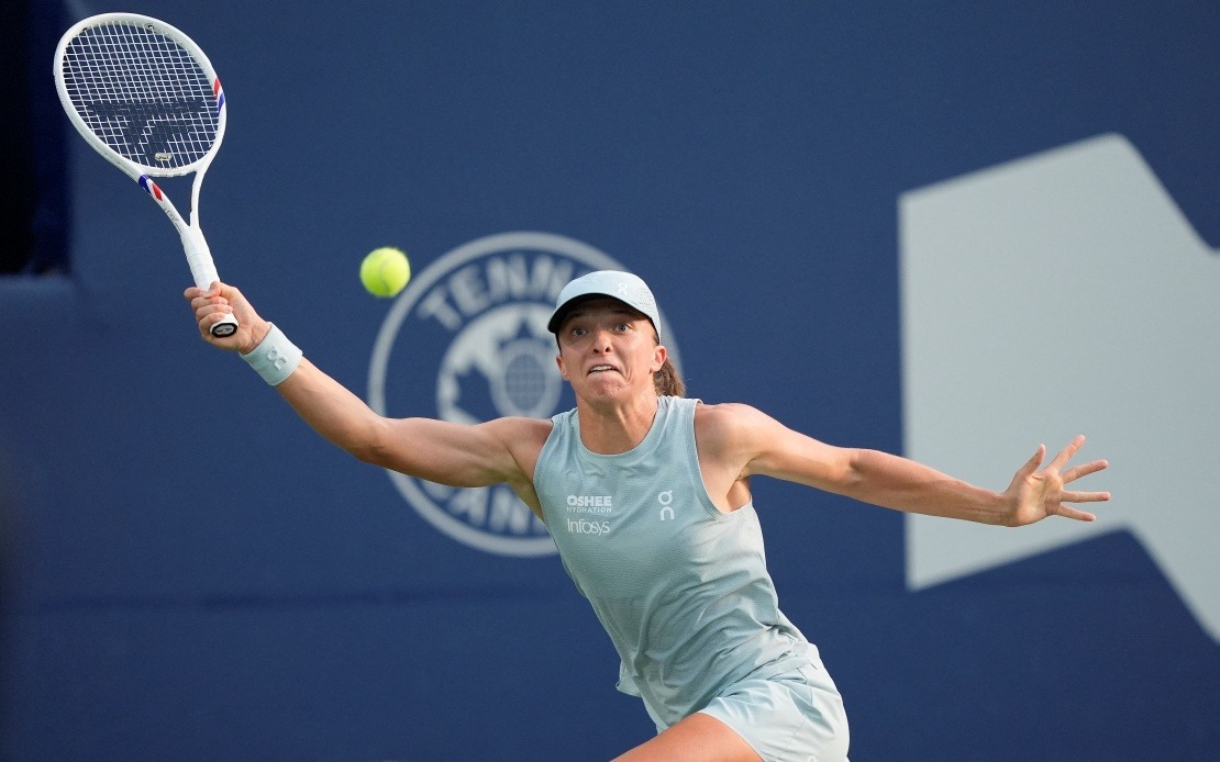 Swiatek Ends Title Drought with Dominant Toronto Victory