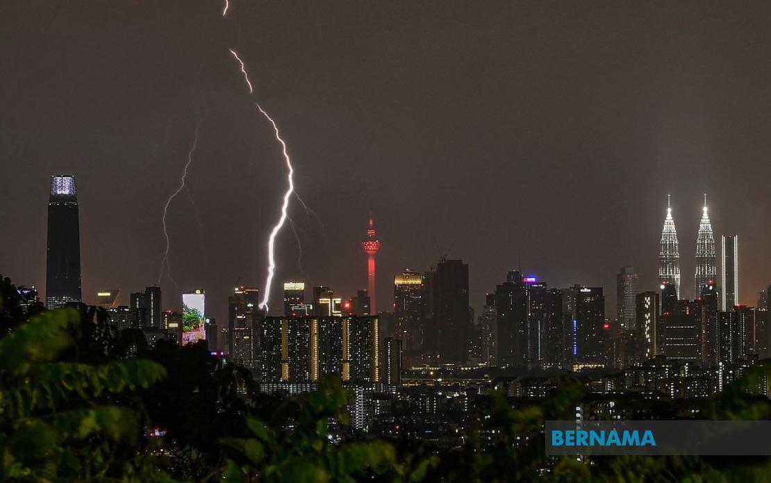 Severe Weather Alert: Thunderstorms and Heavy Rain to Batter KL and Eight States Until Evening
