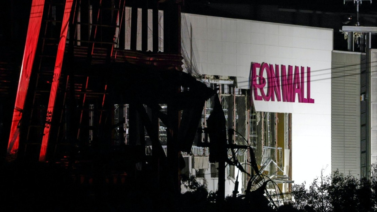20 to 30 Staff Missing After Explosion at Kumamoto Shopping Mall Following Major Earthquake