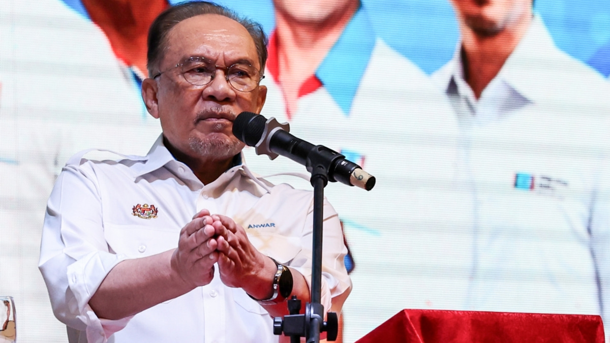 PM Anwar Says RM12 Billion Loss at Tabung Haji 'Clearly Siphoning,' Demands Accountability