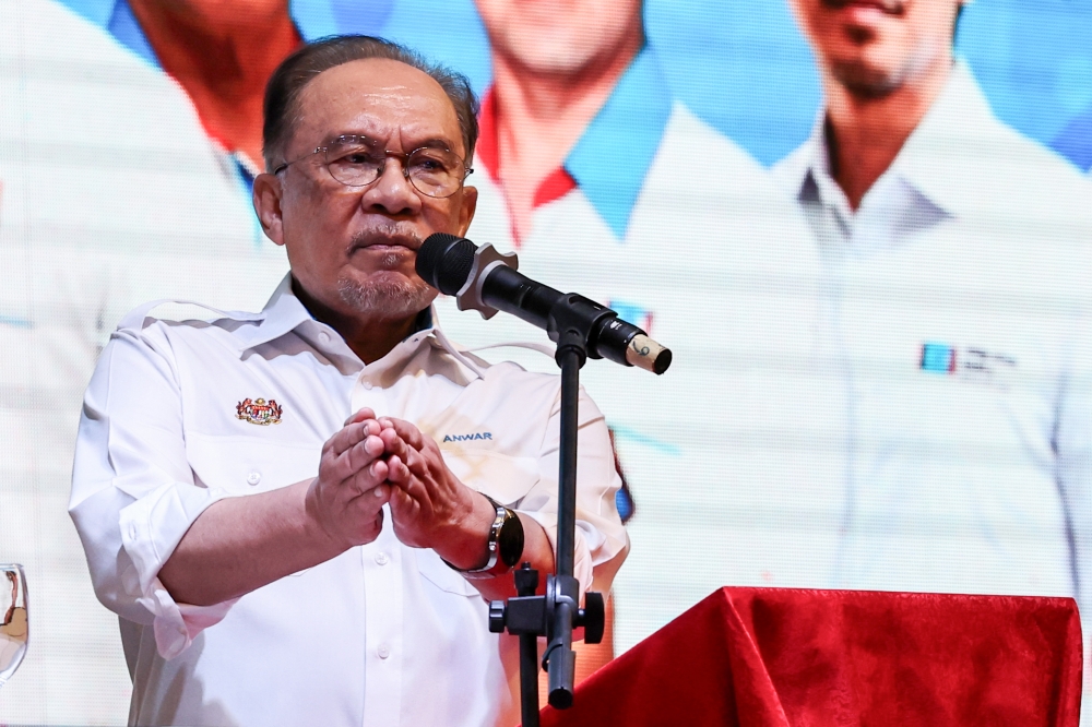 PM Anwar Says RM12 Billion Loss at Tabung Haji 'Clearly Siphoning,' Demands Accountability