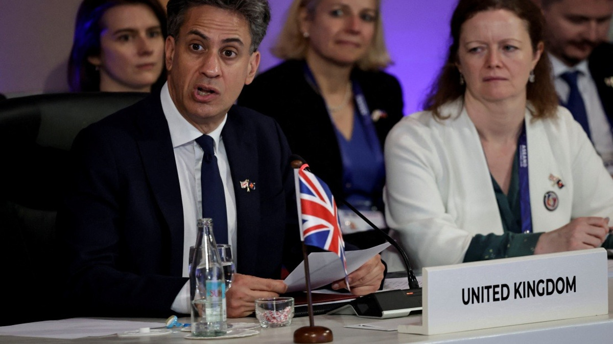 UK's Miliband Prioritises European Relations on First Continental Tour as Foreign Secretary