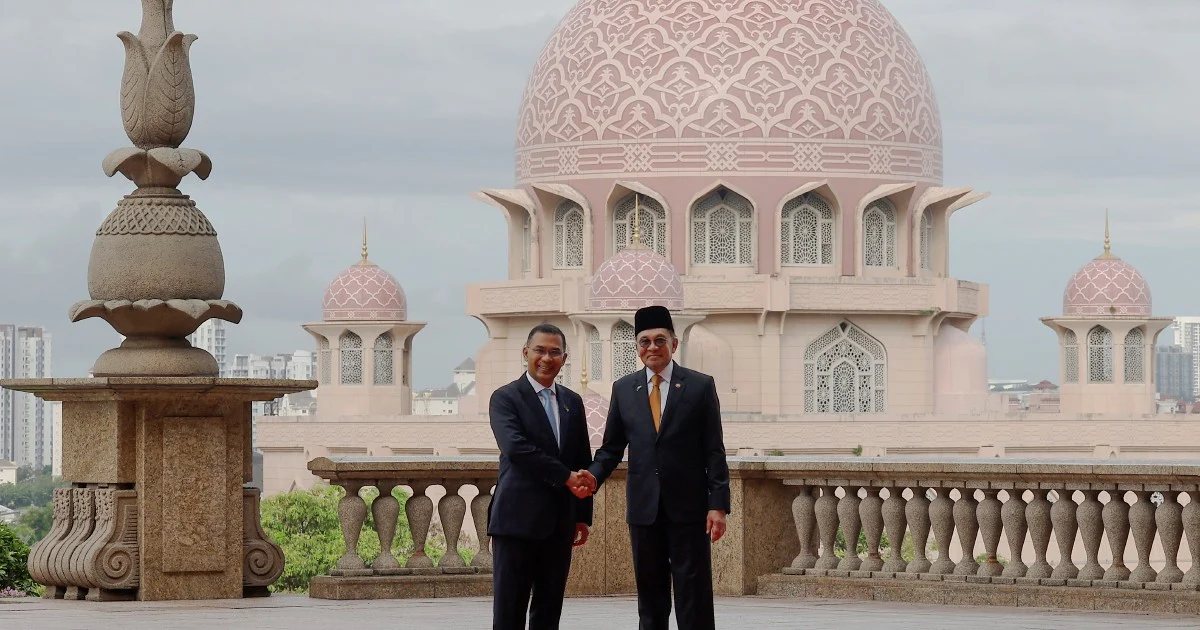 Anwar Welcomes Bangladesh's Tarique Rahman in Putrajaya