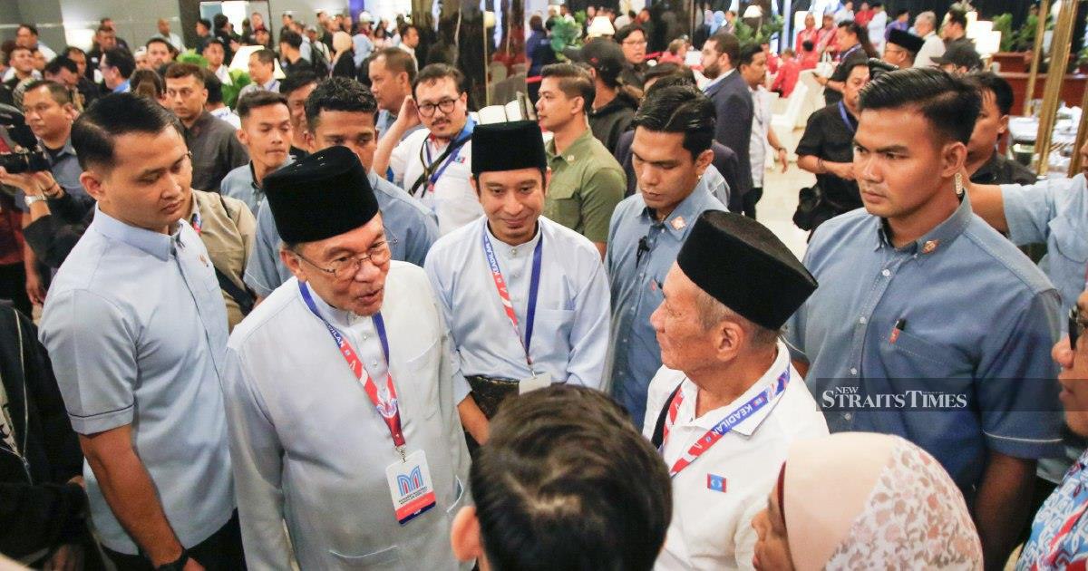 Anwar Dismisses Claims of Coalition Rift with Zahid, Affirms Continued Partnership