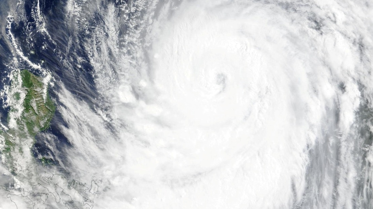 Typhoon Bavi Bears Down on Taiwan with Escalating Storm Warnings