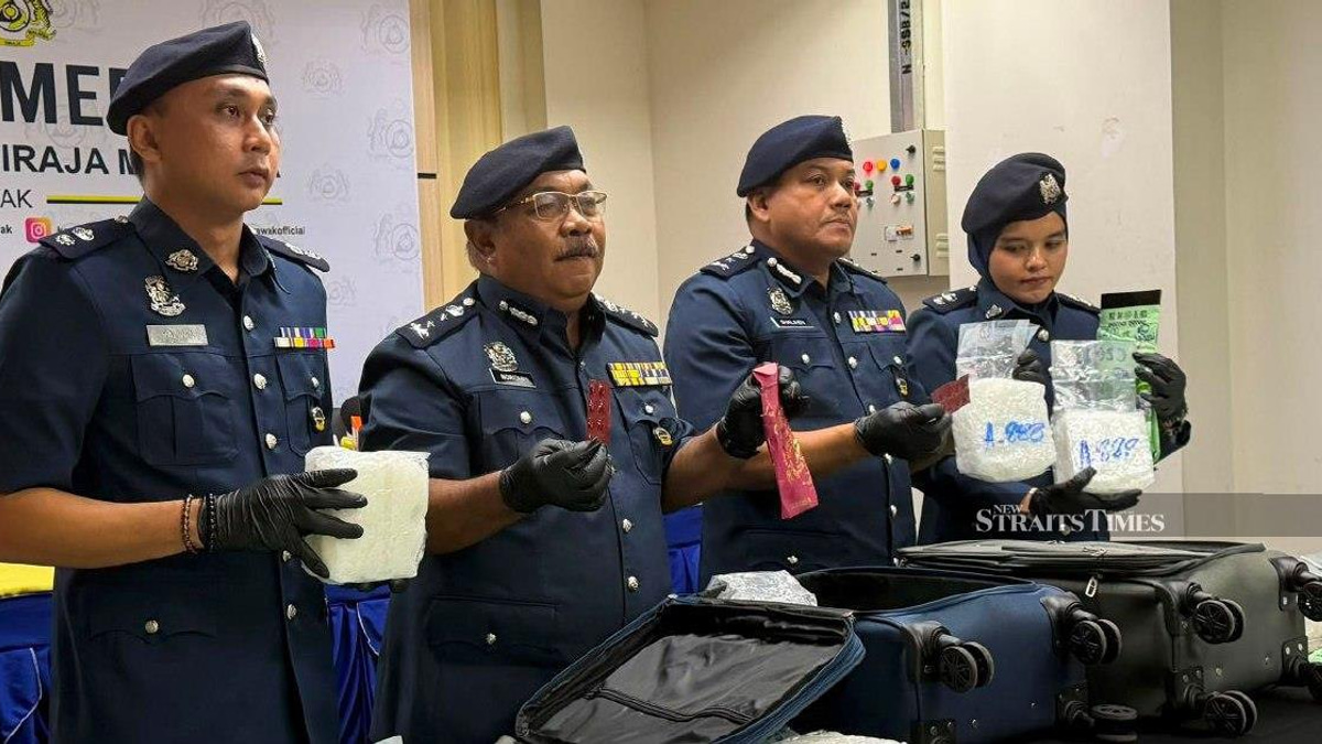 Customs Intercepts RM1.32 Million Drug Haul at Kuching Airport, Arrests Two Men