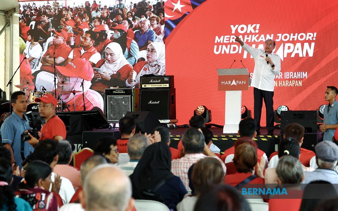 Anwar Urges Campaign Focus Away from Najib's Imprisonment in Johor Election