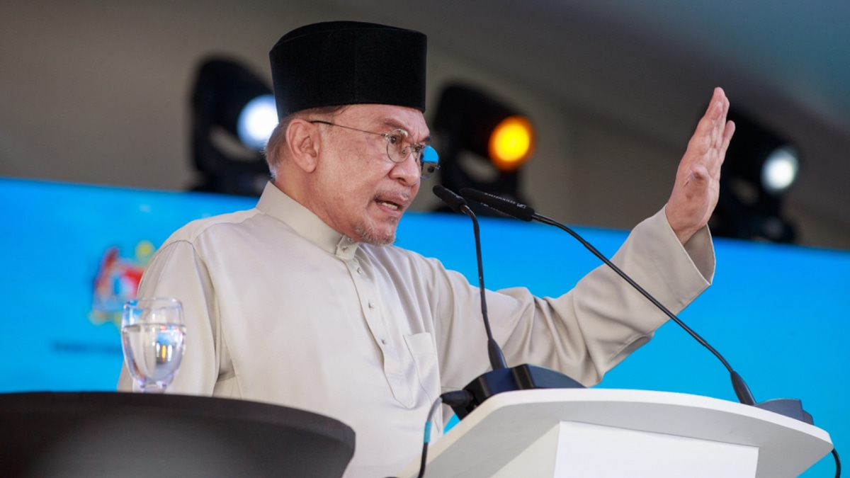 PM Anwar Says KWAP Was Misled on RM200m eFishery Deal Despite Proper Checks