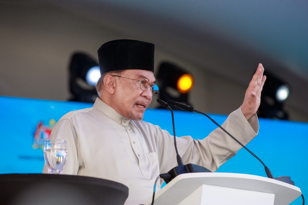 PM Anwar Says KWAP Was Misled on RM200m eFishery Deal Despite Proper Checks