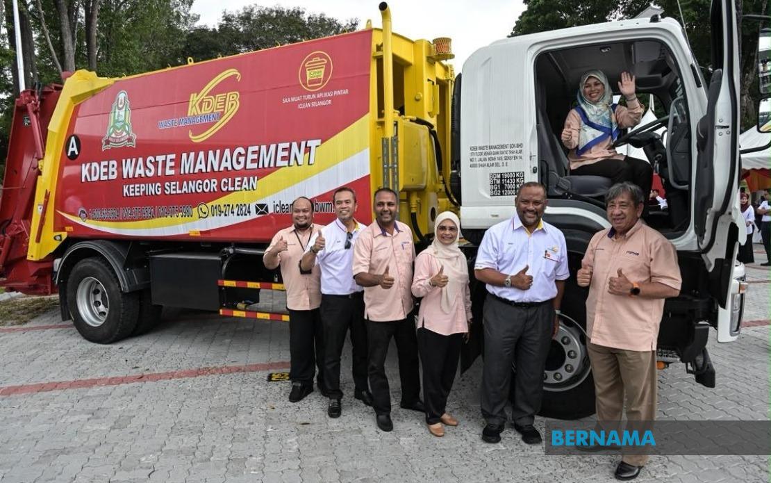 KDEBWM Rolls Out 33 New Waste Collection Trucks for Hulu Selangor